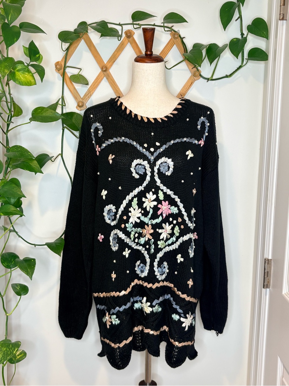 Vintage Colleen’s Collectables Oversized Black Embroidered Sweater